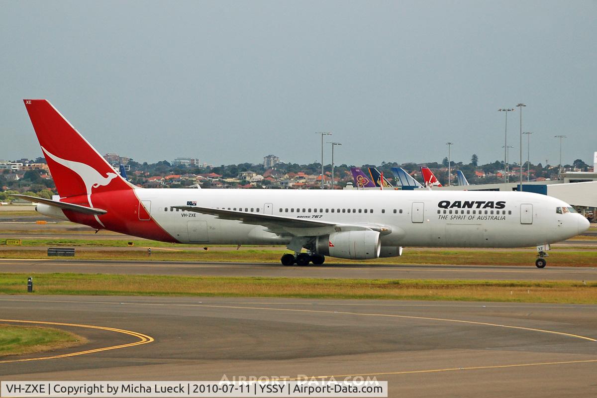 VH-ZXE, 1991 Boeing 767-336 C/N 24343, At Sydney