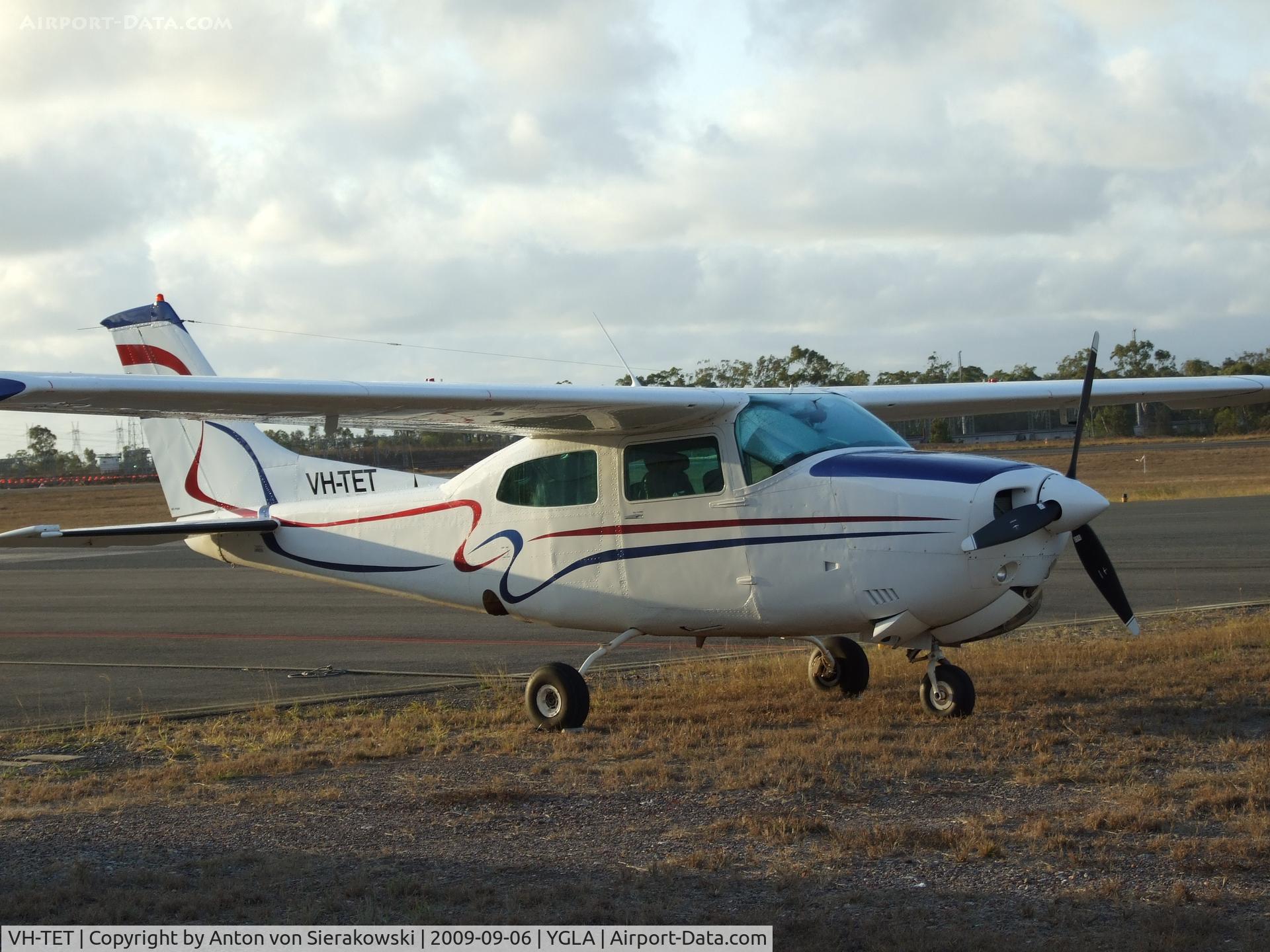 VH-TET, 1978 Cessna 210M Centurion C/N 21062889, VH-TET @ YGLA Cessna 210M
SN: 21062889 1st reg au: 10 Nov 1978