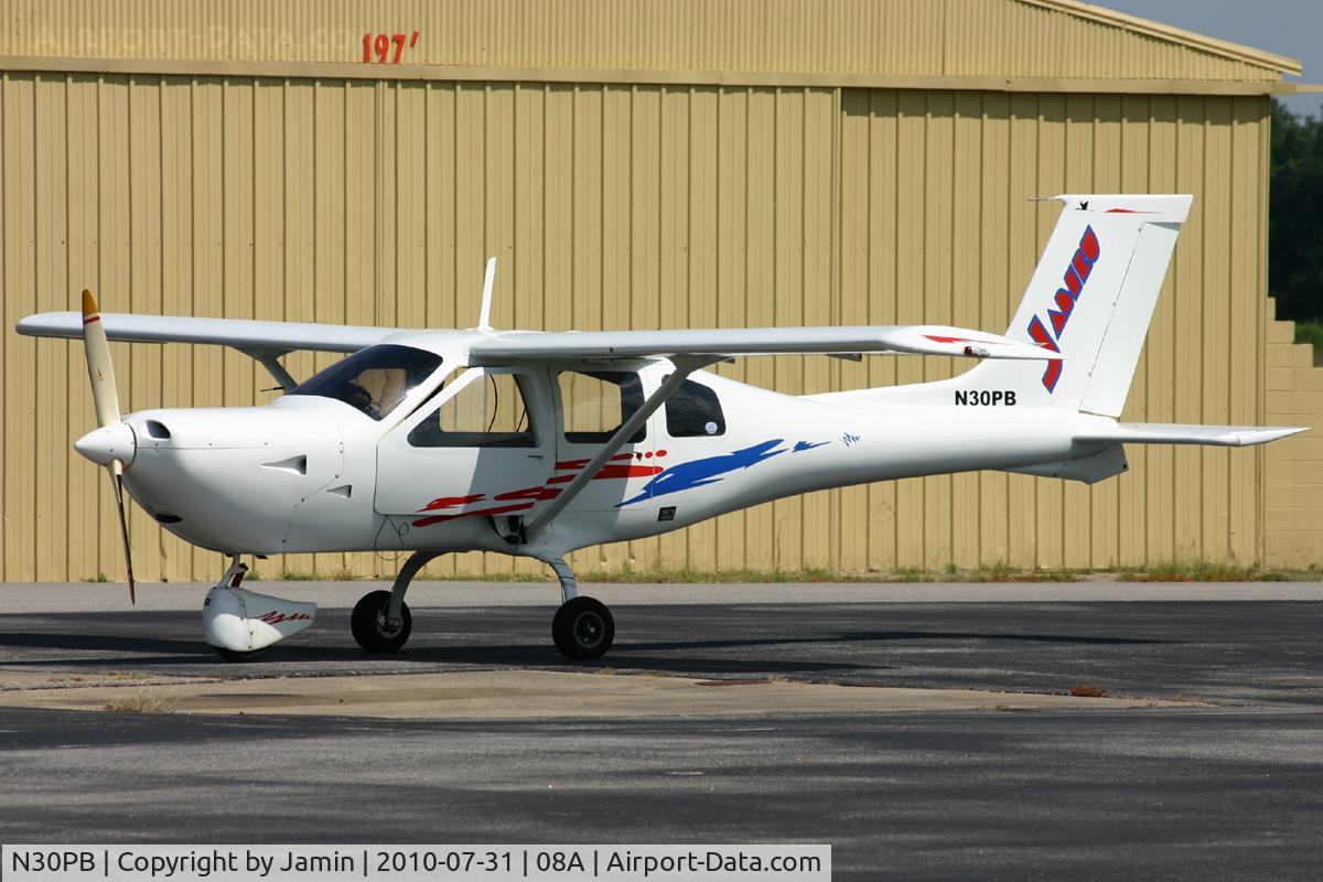 N30PB, Jabiru J200 C/N 14, Filling up at the pumps at Wetumpka.