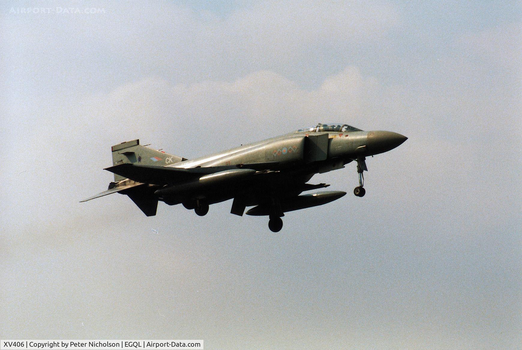 XV406, 1968 McDonnell Douglas Phantom FGR2 C/N 2928-0038, Another view of this Phantom FGR.2 of 228 Operational Conversion Unit on final approach to RAF Leuchars in April 1990.