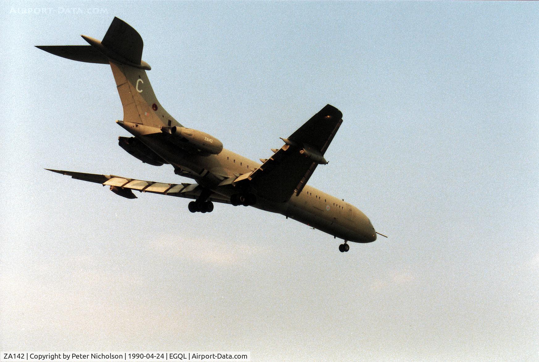 ZA142, 1964 Vickers VC.10 K2 C/N 811, VC-10 K.2 of 101 Squadron at RAF Brize Norton on final approach to RAF Leuchars in April 1990.