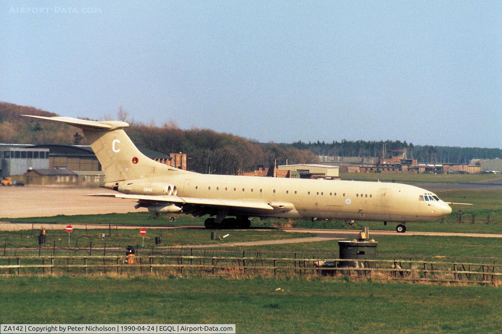 ZA142, 1964 Vickers VC.10 K2 C/N 811, VC-10 K.2 of Brize Norton's 101 Squadron taxying to the active runway at RAF Leuchars in April 1990.