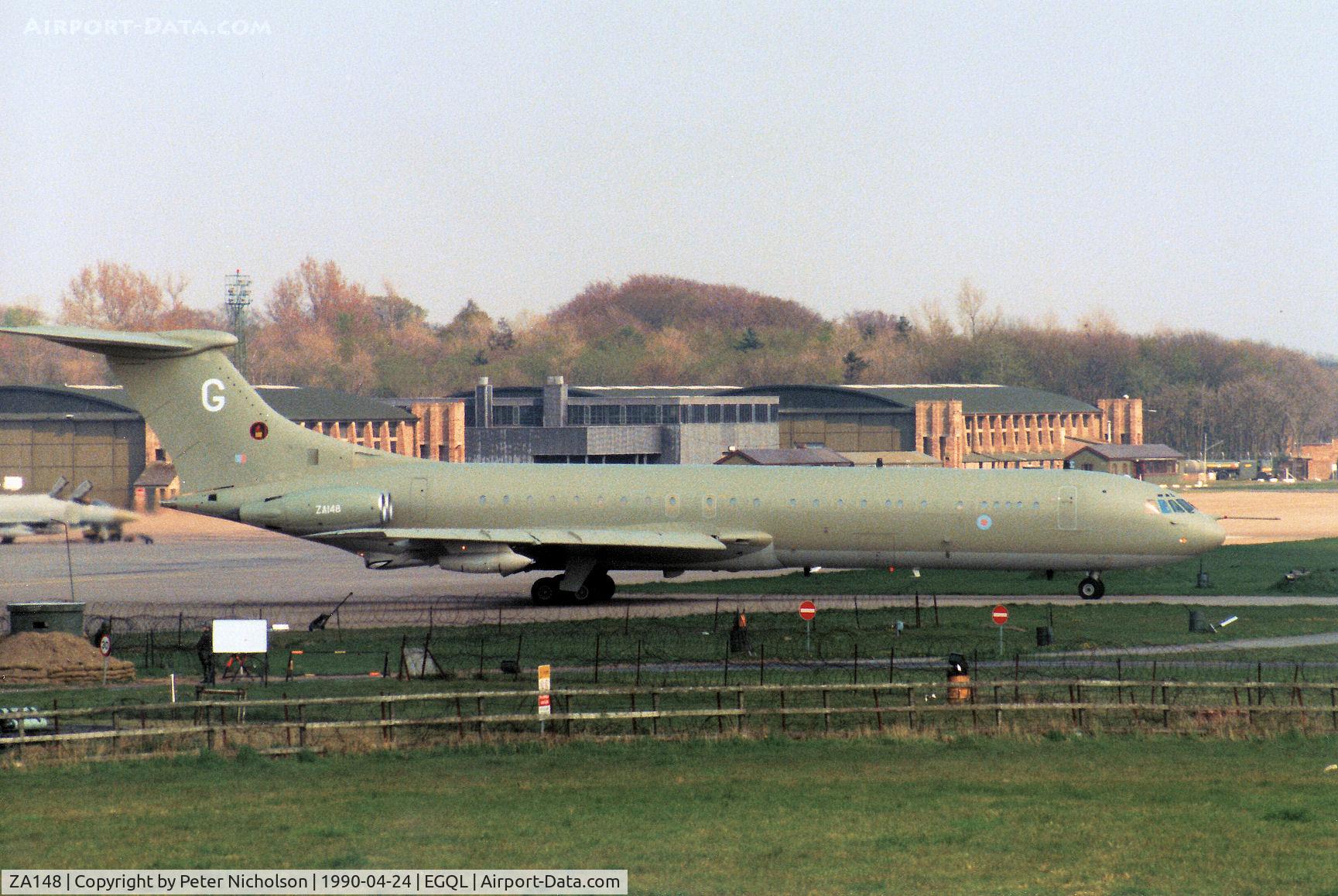 ZA148, 1967 Vickers VC10 K.3 C/N 883, VC-10 K.3 of 101 Squadron taxying to the active runway at RAF Leuchars in April 1990.