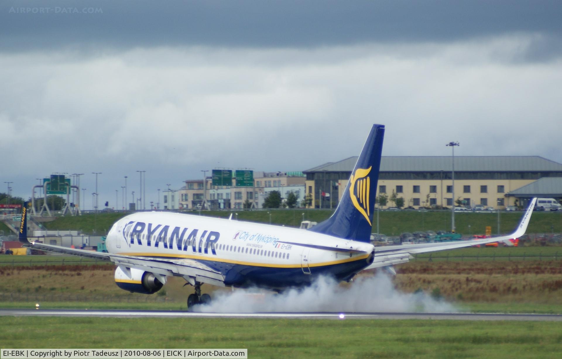 EI-EBK, 2009 Boeing 737-8AS C/N 37528, landing in cork airport