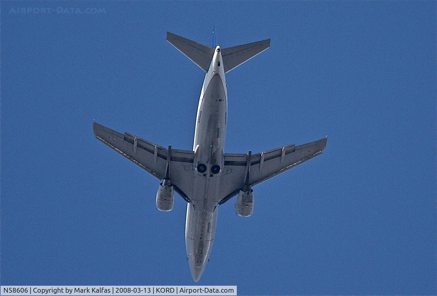 N58606, 1994 Boeing 737-524 C/N 27319, Continental Airlines Boeing 737-524, N58606 descending through 4,500' turning base for 27L KORD.