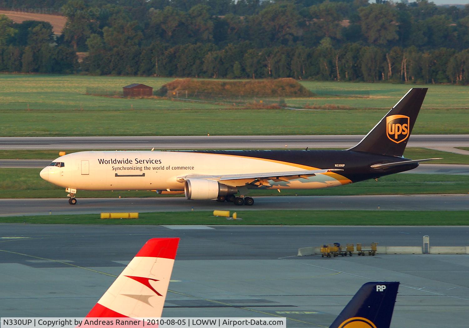 N330UP, 1999 Boeing 767-34AF C/N 27756, UPS