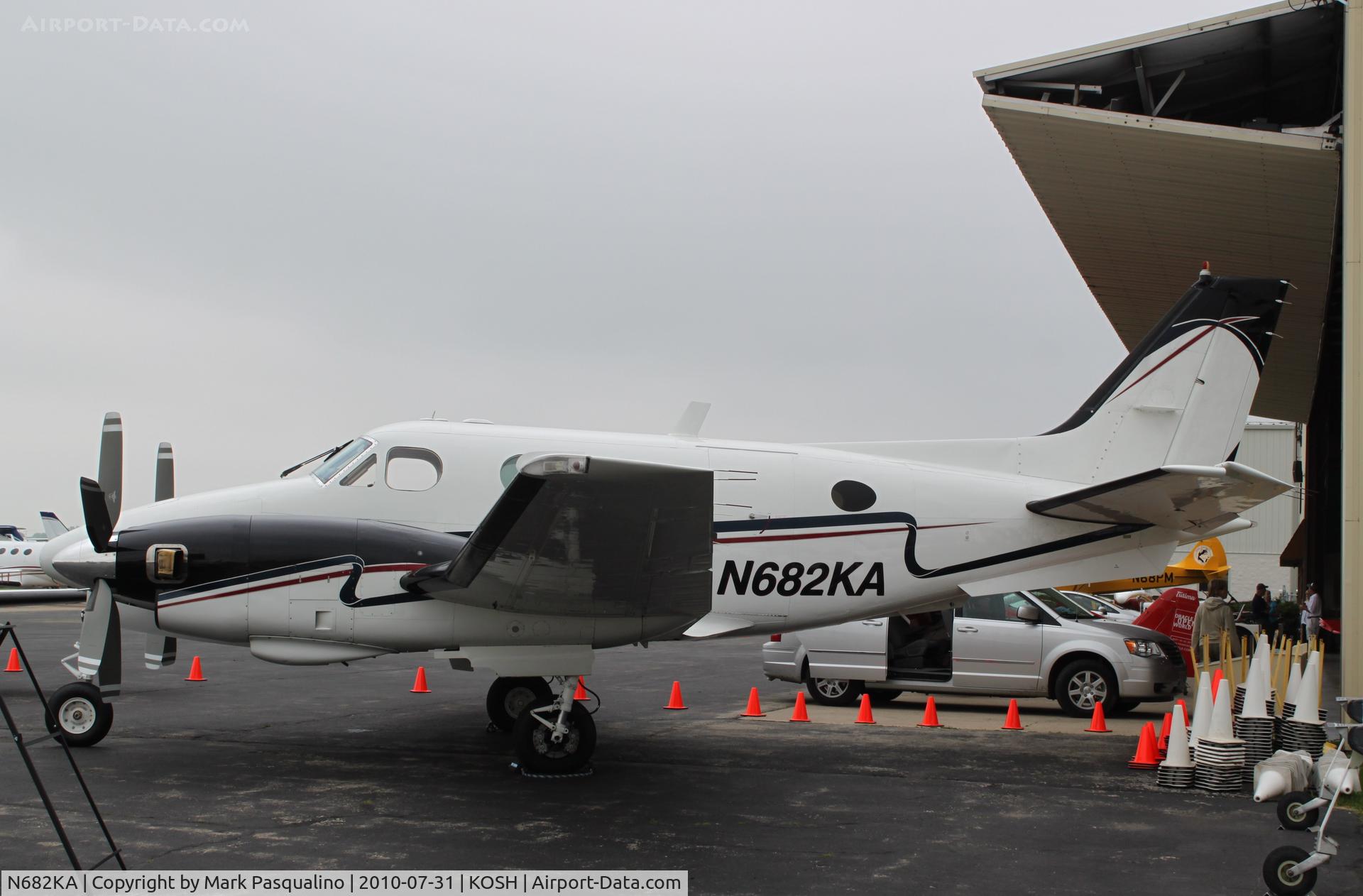 N682KA, 1976 Beech C90 King Air C/N LJ-682, Beech C90