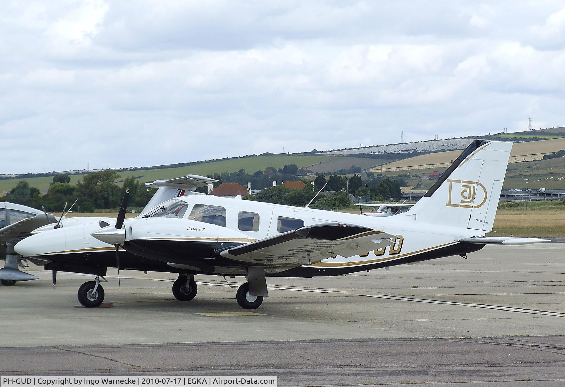 PH-GUD, Piper PA-34-220T V C/N 3449374, Piper PA-34-220T Seneca V at Shoreham airport