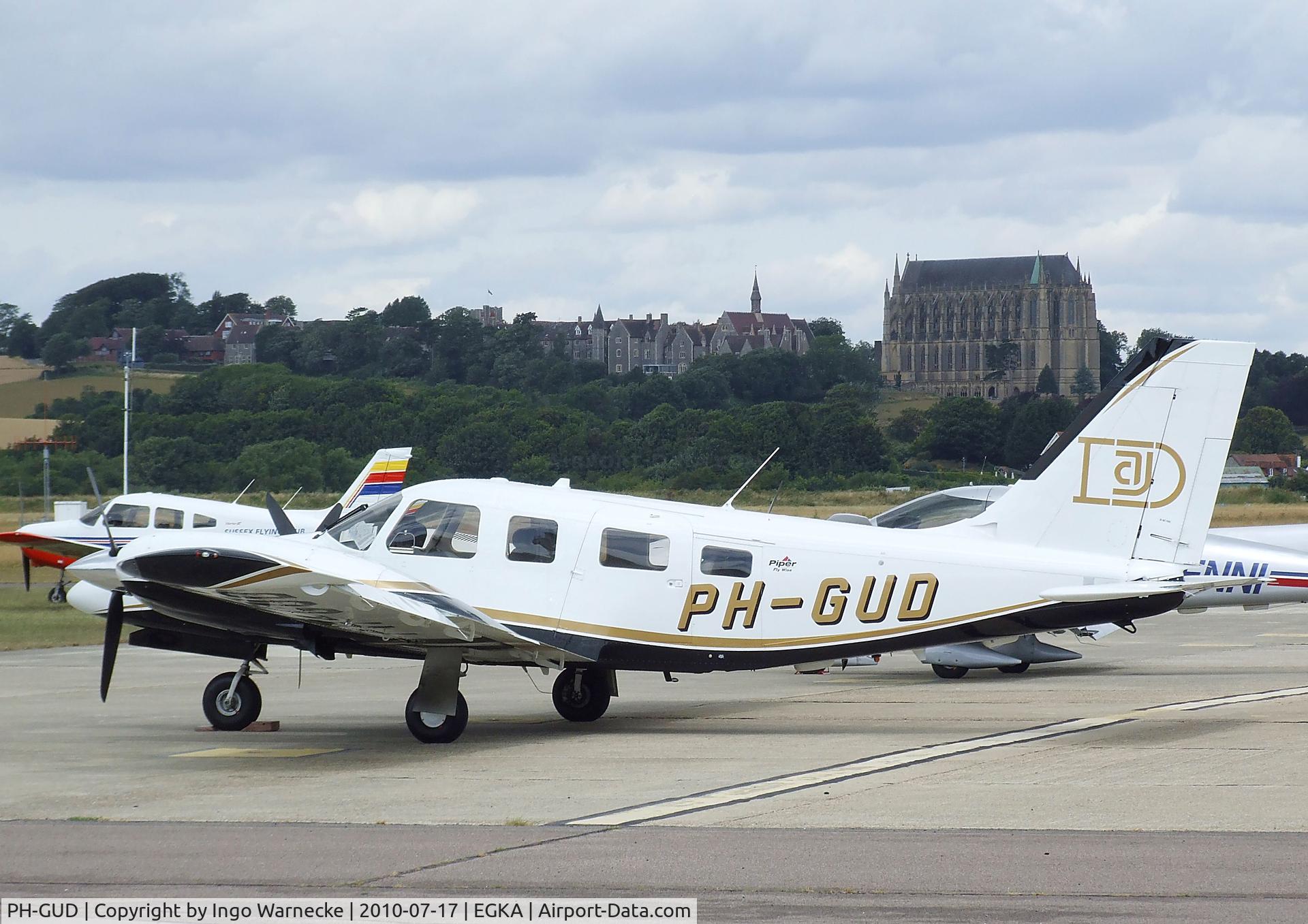 PH-GUD, Piper PA-34-220T V C/N 3449374, Piper PA-34-220T Seneca V at Shoreham airport