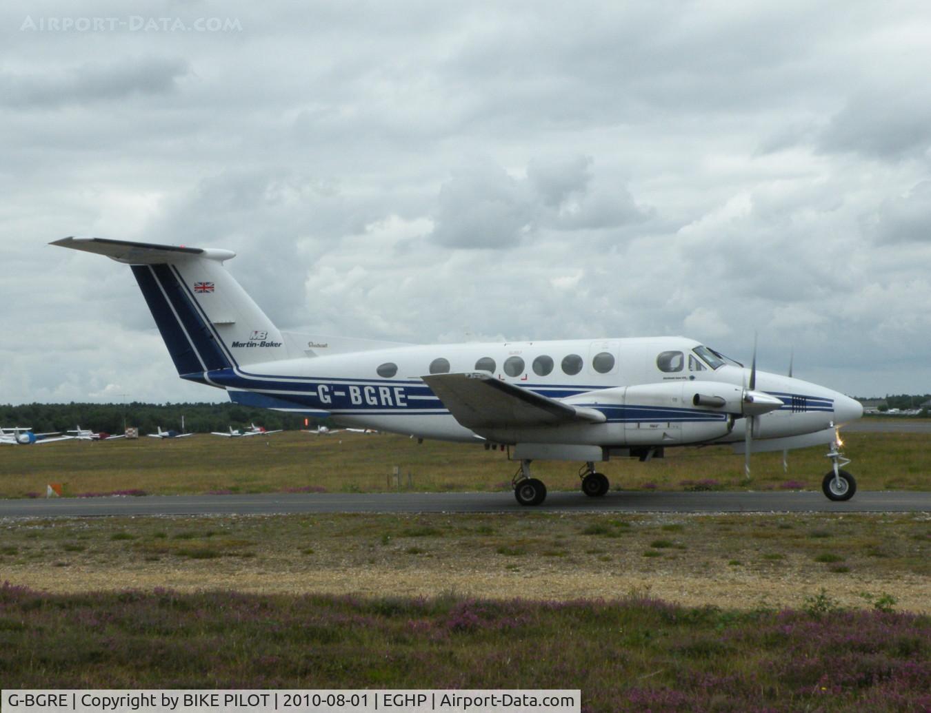 G-BGRE, 1979 Beech 200 Super King Air C/N BB-568, MARTIN-BAKER SUPER KINGAIR ENTERING RWY 25
