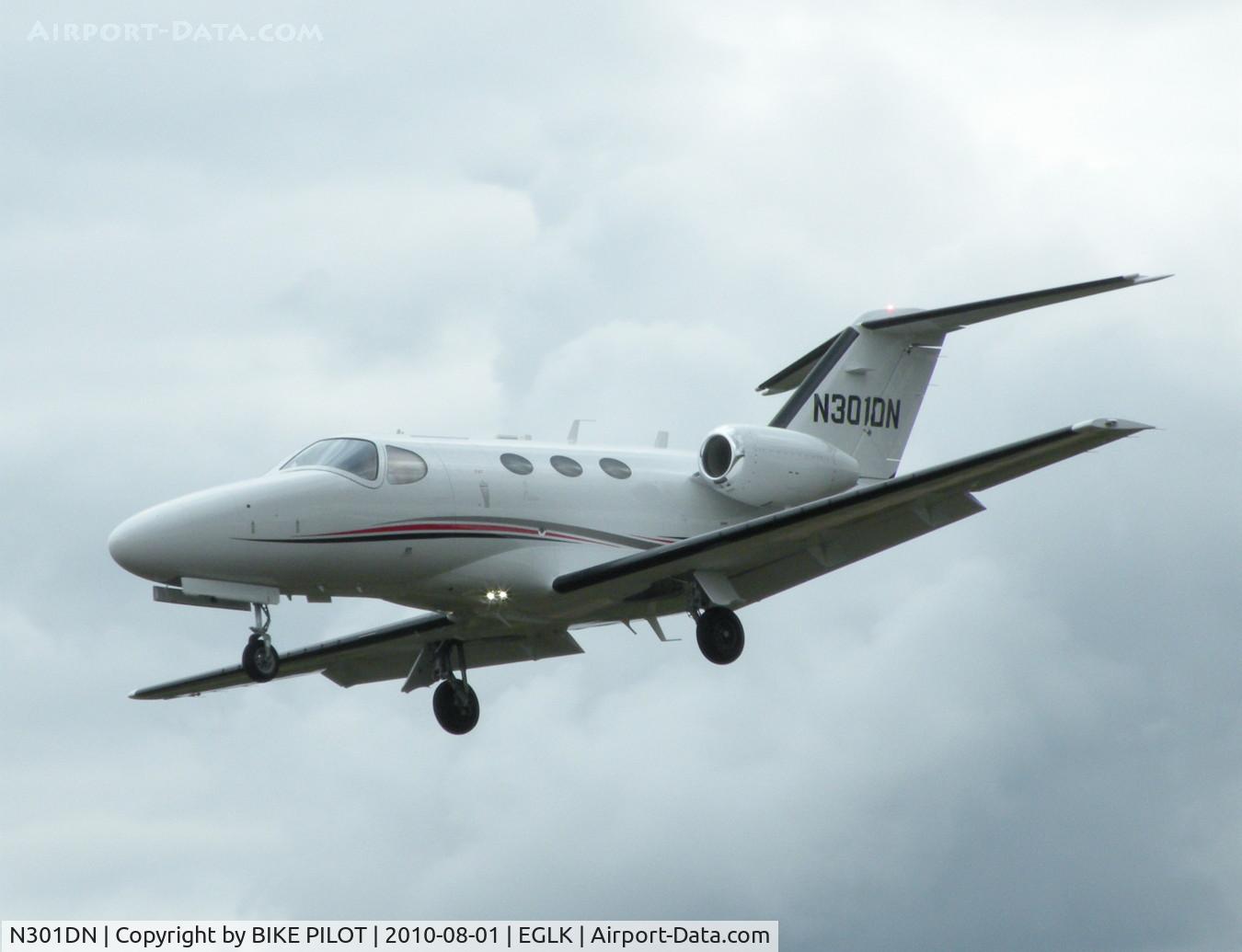 N301DN, 2010 Cessna 510 Citation Mustang Citation Mustang C/N 510-0301, DELTA NOVEMBER ON FINALS FOR RWY 25