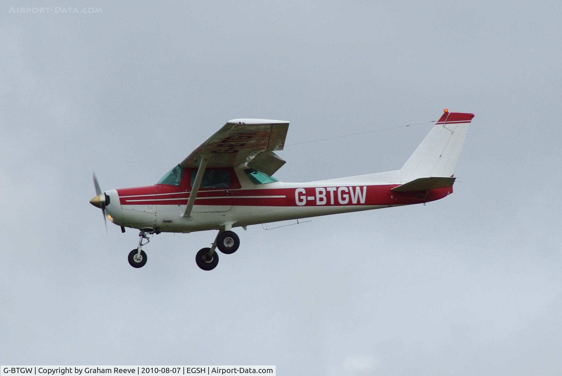 G-BTGW, 1979 Cessna 152 C/N 15279812, Landing at Norwich.