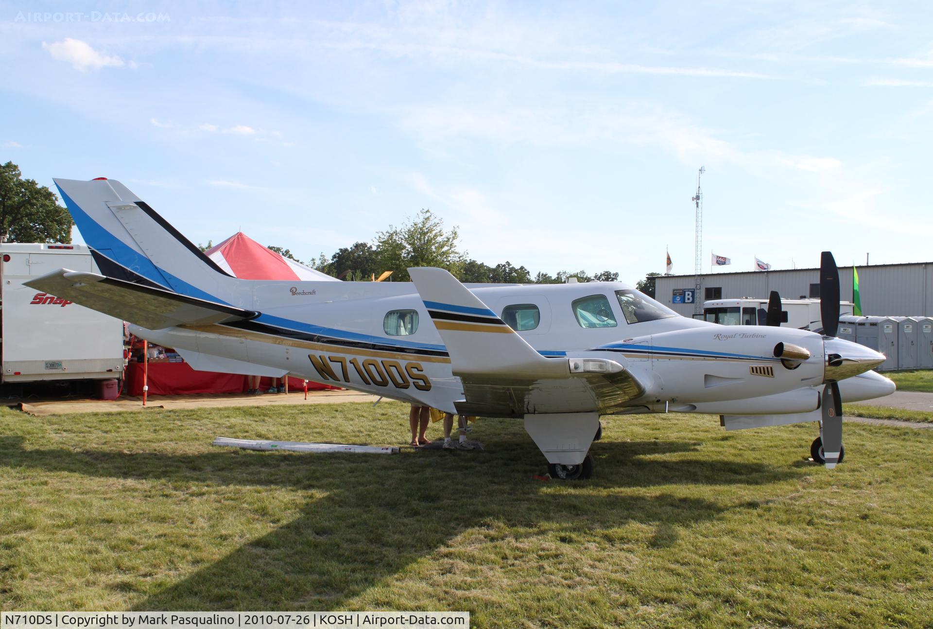 N710DS, 1982 Beech B-60 Duke C/N P-594, Beech B60