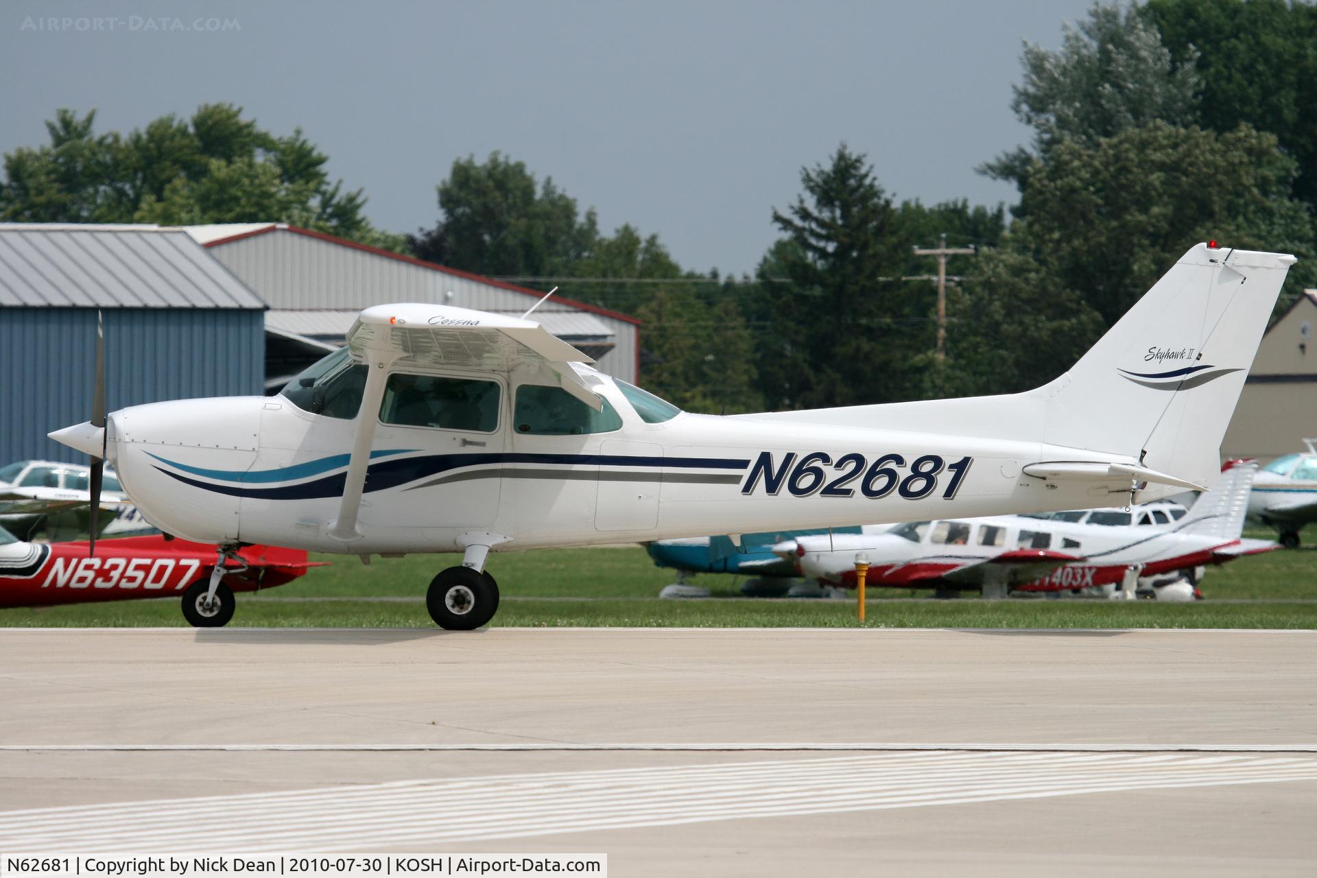 N62681, 1981 Cessna 172P C/N 17275323, KOSH