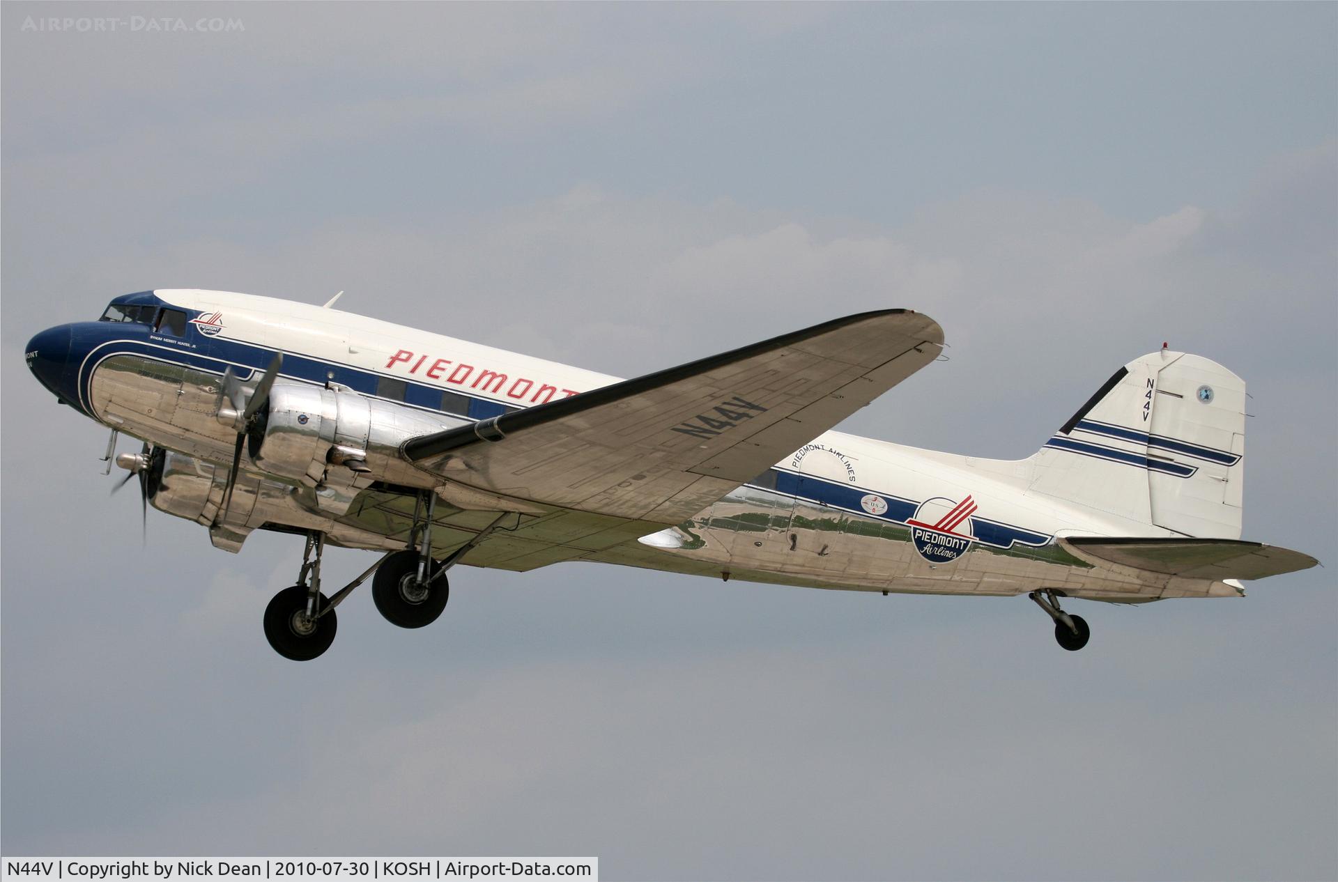 N44V, 1942 Douglas DC-3 C/N 4545, KOSH