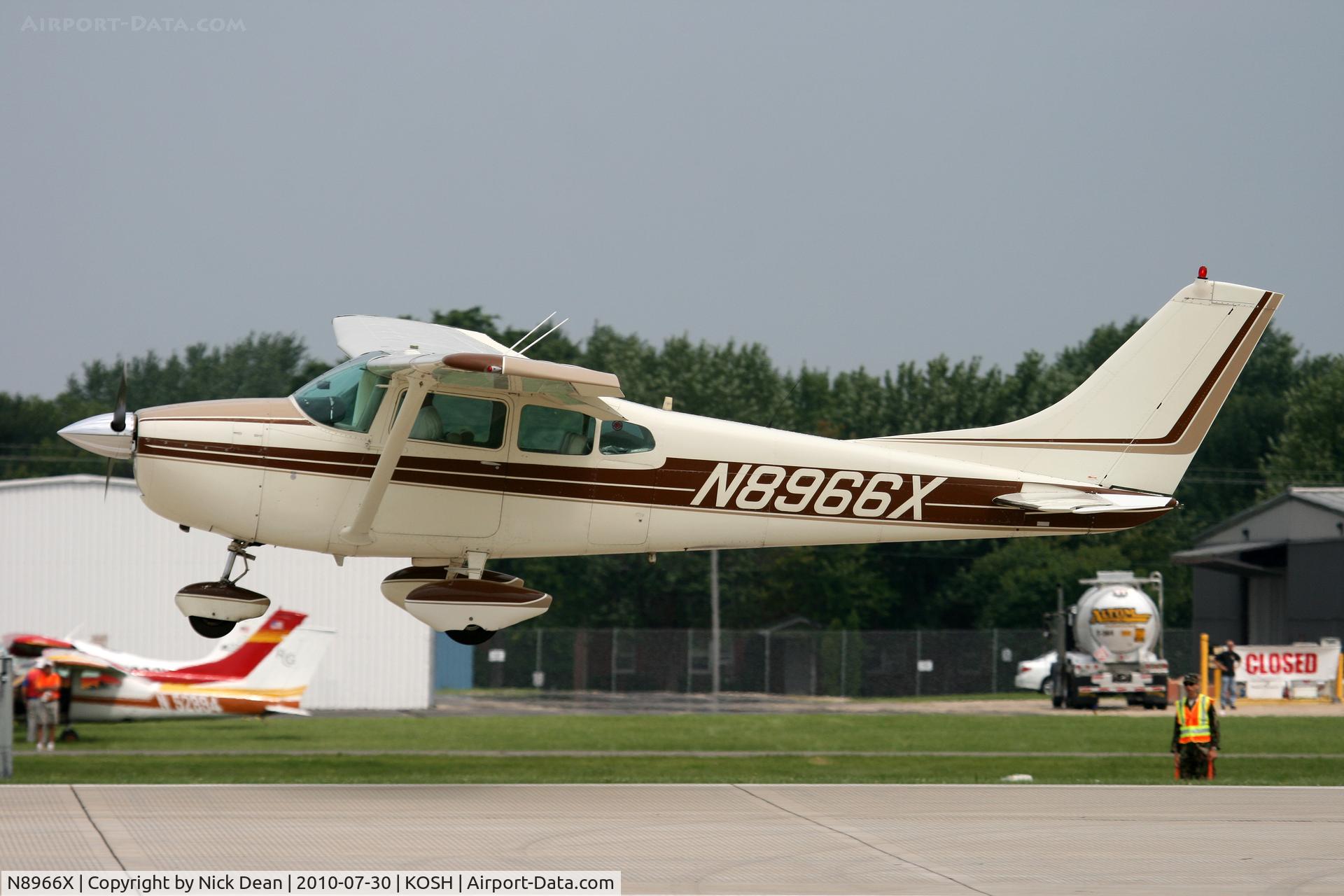 N8966X, 1961 Cessna 182D Skylane C/N 18253366, KOSH