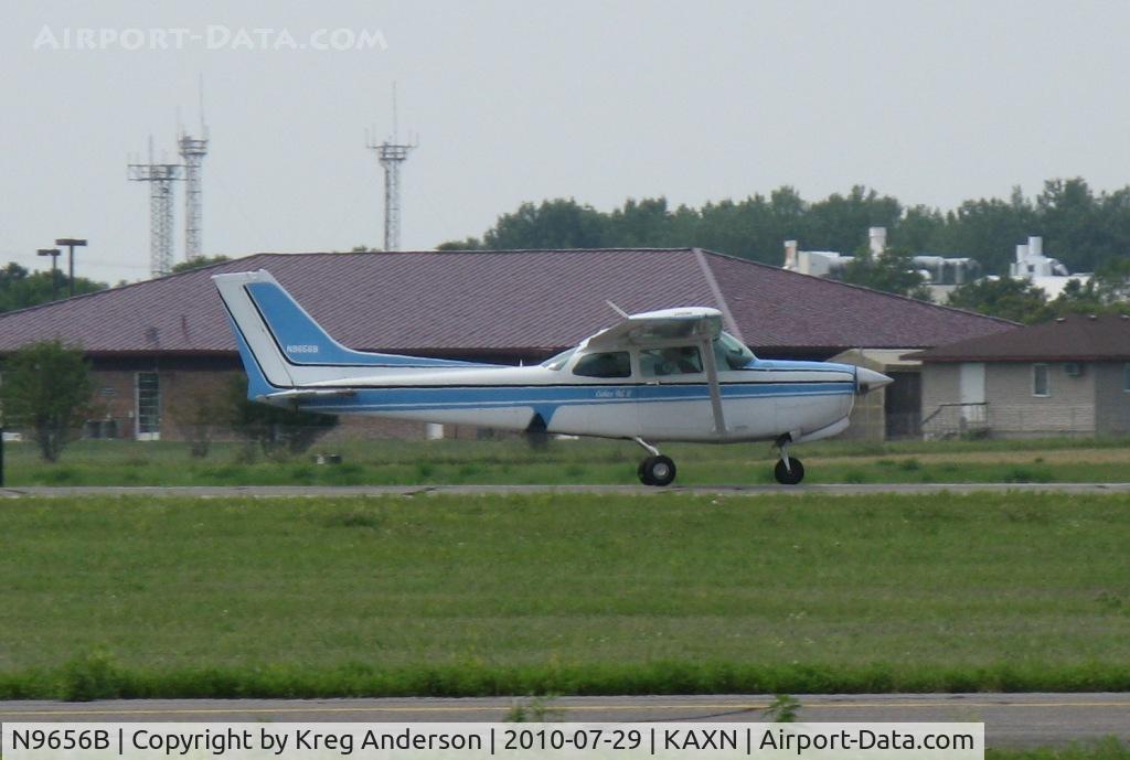 N9656B, 1981 Cessna 172RG Cutlass RG C/N 172RG0949, Cessna 172RG Cutlass departing on runway 31.