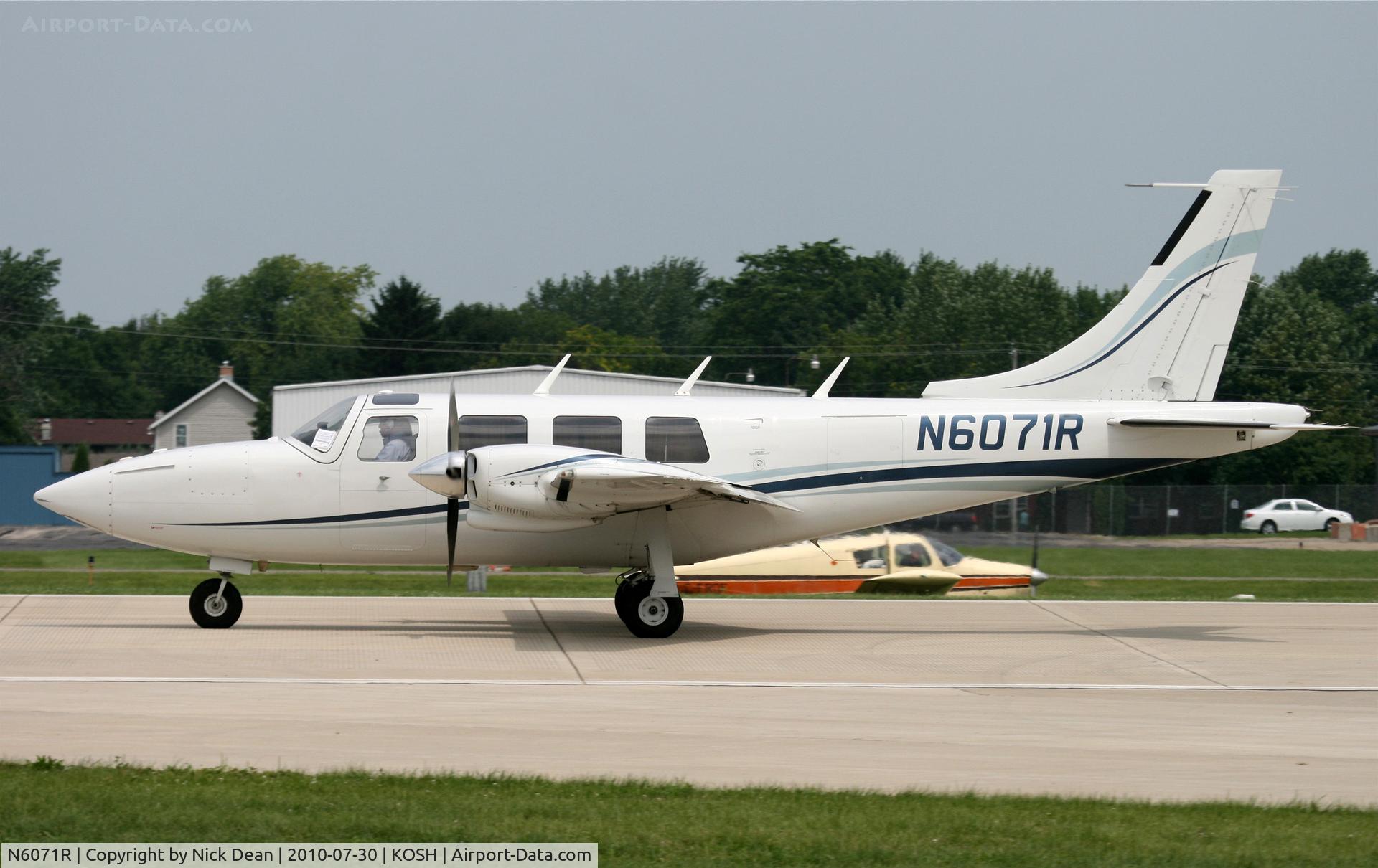 N6071R, 1979 Piper Aerostar 601P C/N 61P06867963324, KOSH