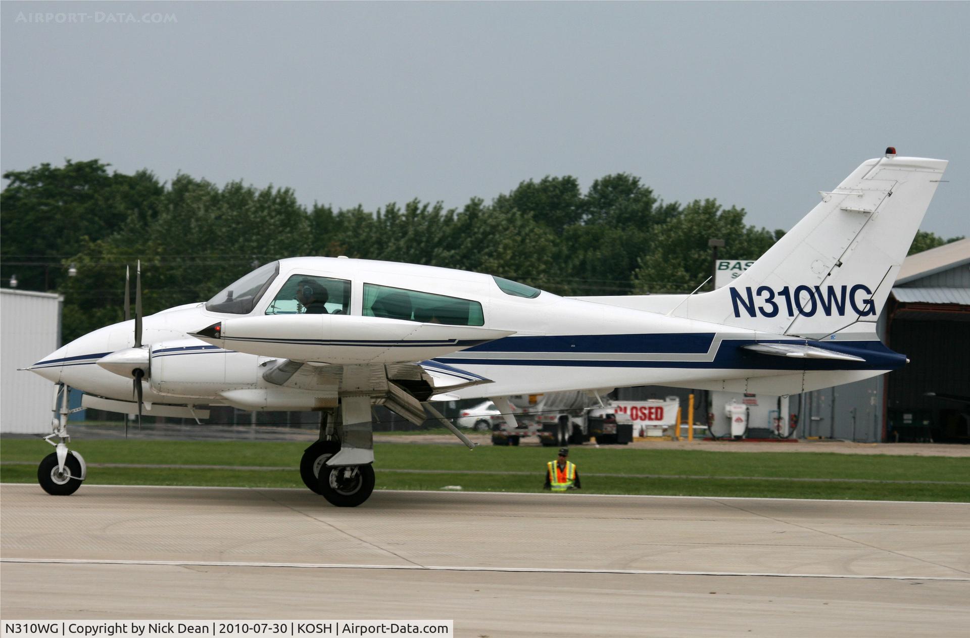 N310WG, 1972 Cessna 310Q C/N 310Q0412, KOSH