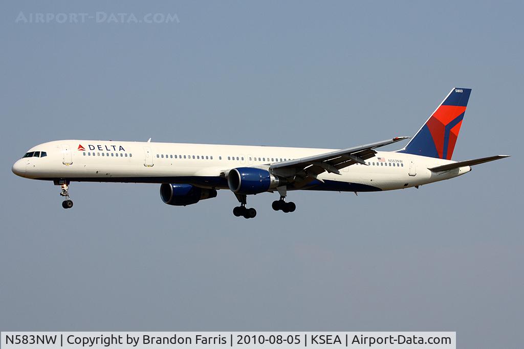 N583NW, 2002 Boeing 757-351 C/N 32983, Coming in on 34L