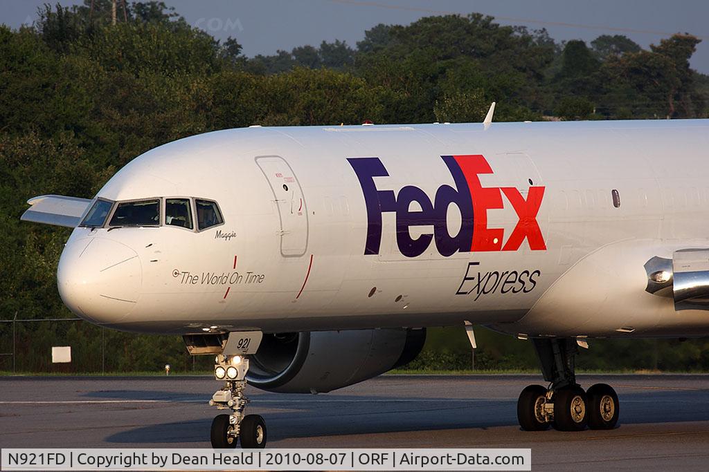 N921FD, 1991 Boeing 757-23A C/N 24924, A close-up of the nose of FedEx 