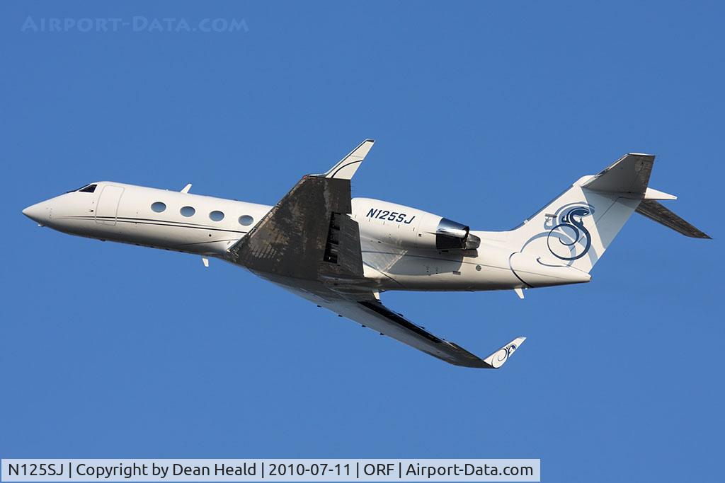 N125SJ, 1999 Gulfstream Aerospace G-IV C/N 1368, Salamander Services LLC 1999 Gulfstream G-IV N125SJ climbing out from RWY 5.