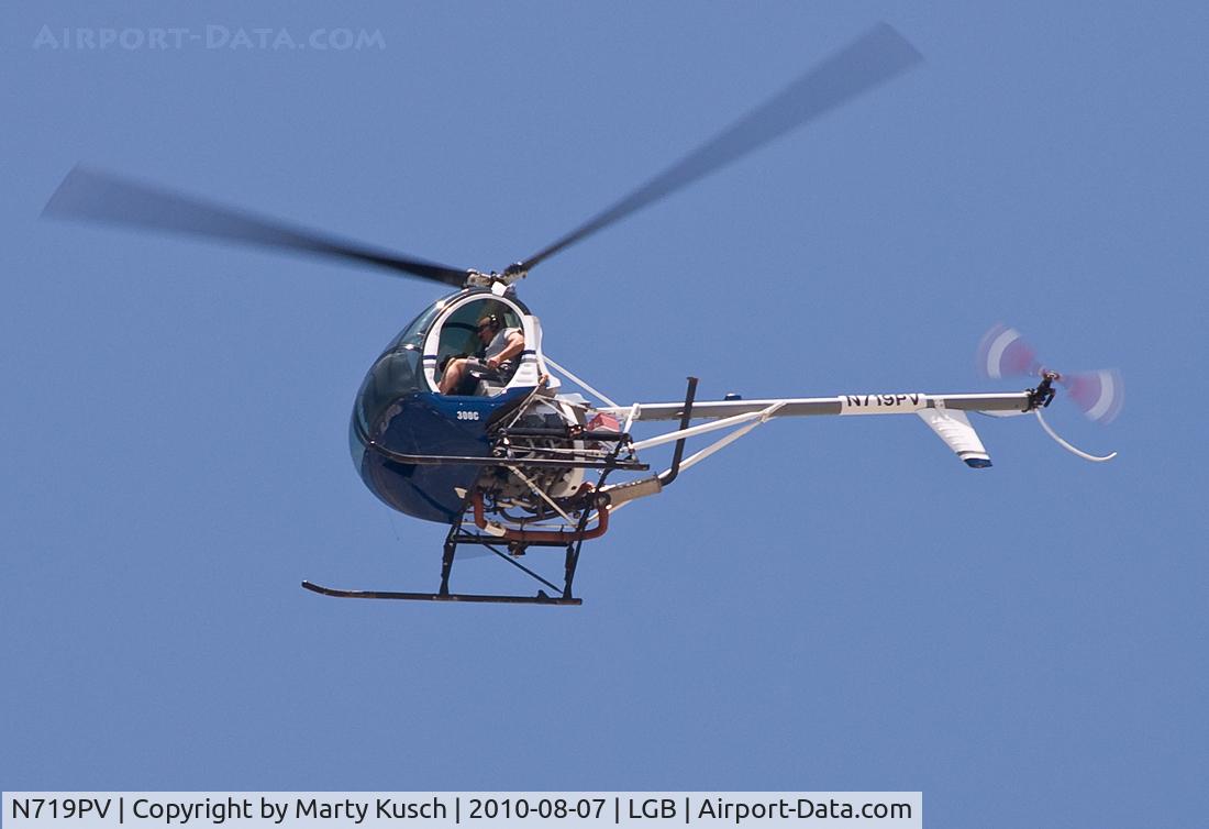 N719PV, 2005 Schweizer 269C C/N S1874, Flying the pattern.