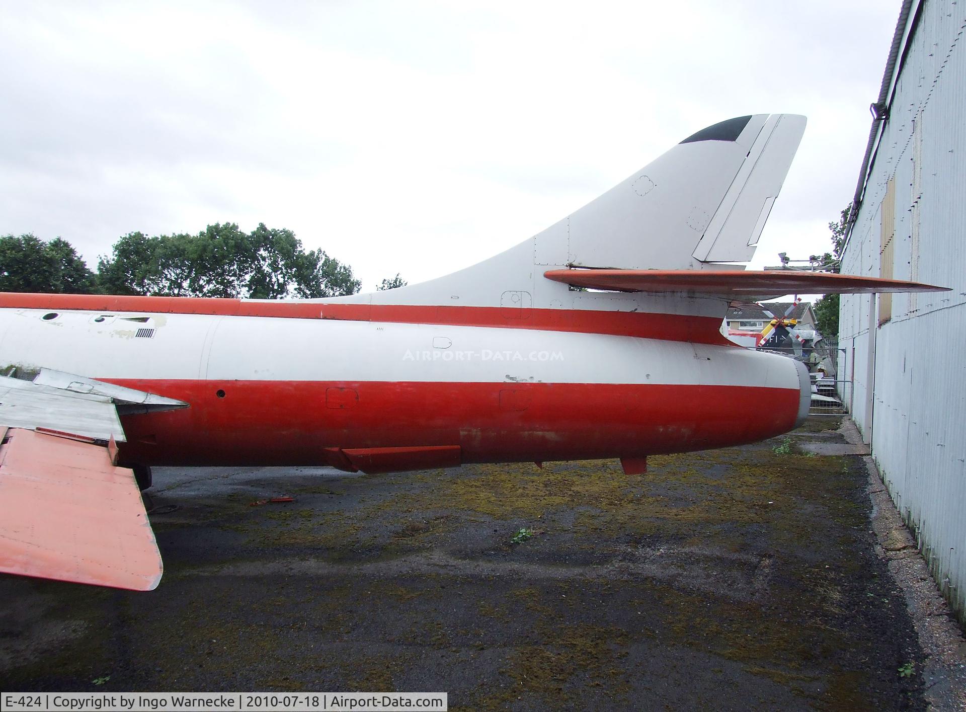 E-424, Hawker Hunter F.51 C/N 41H-680283, Hawker Hunter F51 at the AeroVenture, Doncaster