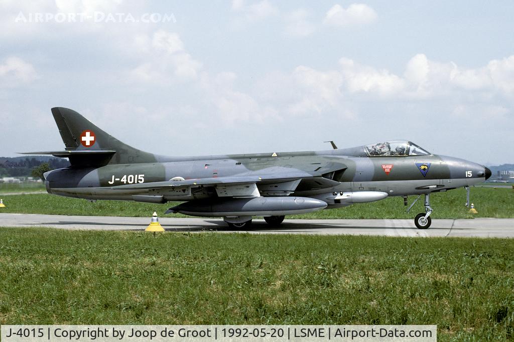 J-4015, Hawker Hunter F.58 C/N 41H-697382, This Hunter shows the badge of Fliegerstaffel 7 at the nose of the aircraft.