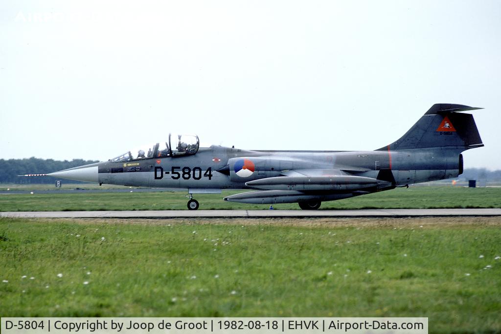 D-5804, Lockheed TF-104G Starfighter C/N 583E-5804, This F-104 shows the badge of the Conversie en All-Weather Vlucht (CAV), which was the Volkel conversion unit on the Starfighter.