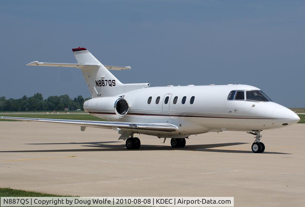 N887QS, 1998 Raytheon Hawker 800XP C/N 258387, Preparing to leave Decatur, Illinois for Santa Barbara, California.