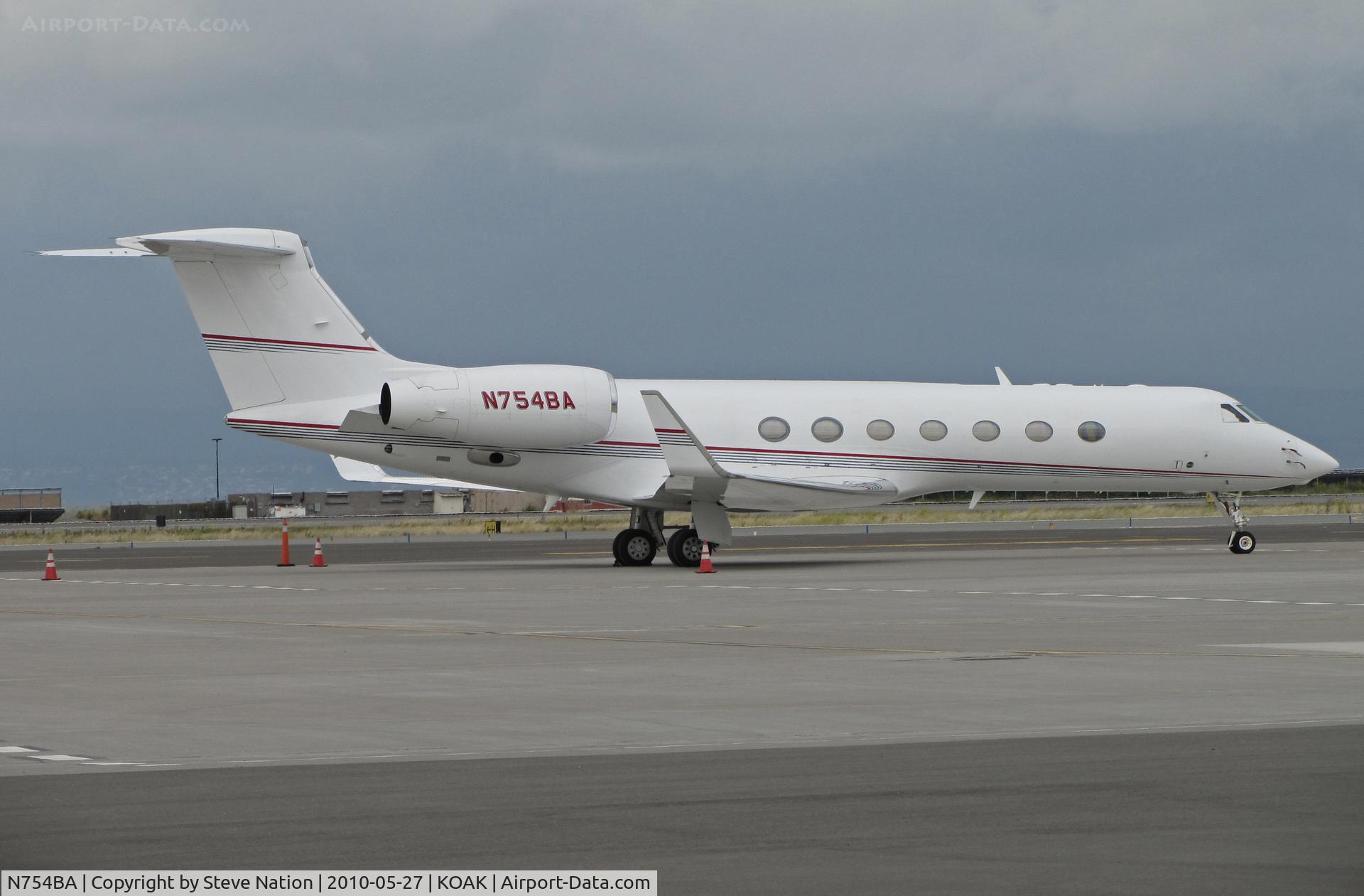 N754BA, 2003 Gulfstream Aerospace G-V C/N 5007, 2003 G-V at North Field