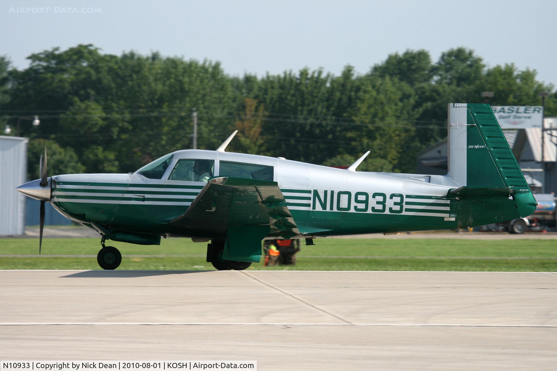N10933, 1981 Mooney M20K C/N 25-0591, KOSH