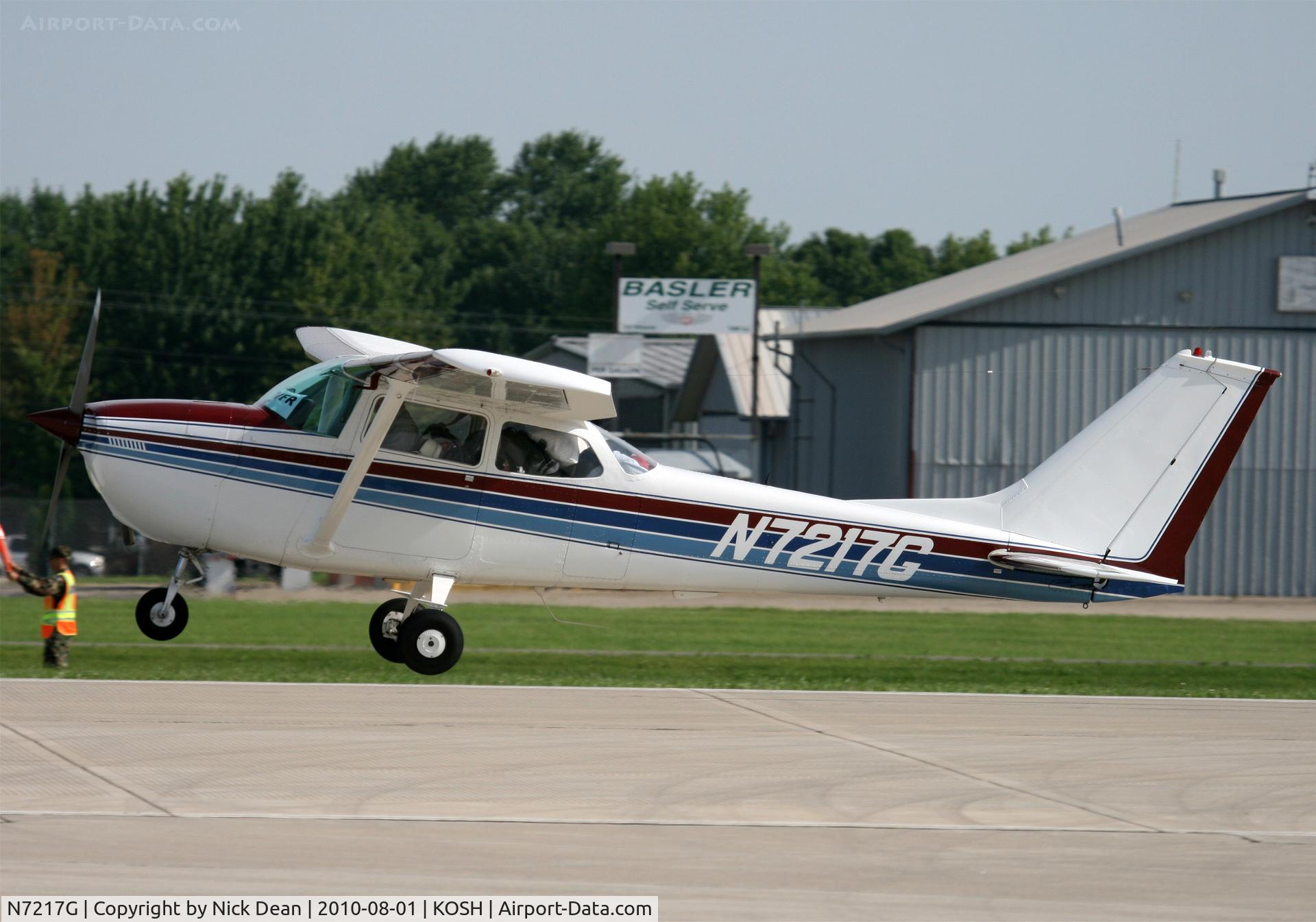 N7217G, 1969 Cessna 172K Skyhawk C/N 17258917, KOSH