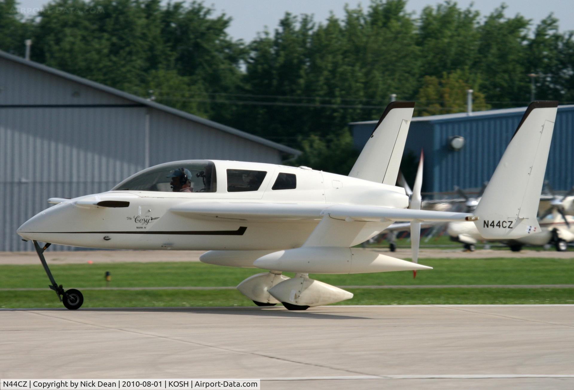 N44CZ, 1988 Co-Z Cozy Mark IV C/N 1 (N44CZ), KOSH