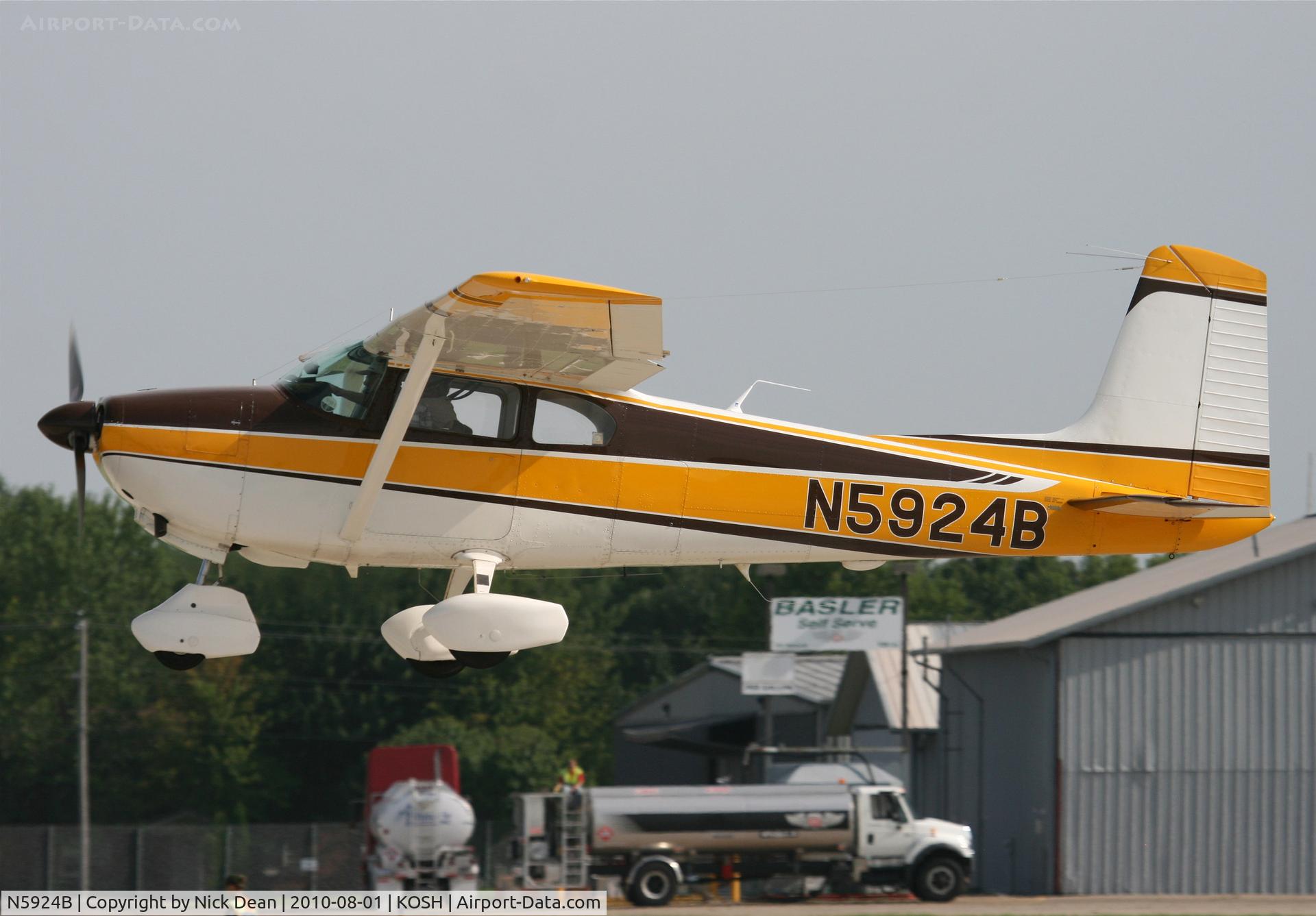 N5924B, 1956 Cessna 182A Skylane C/N 33924, KOSH