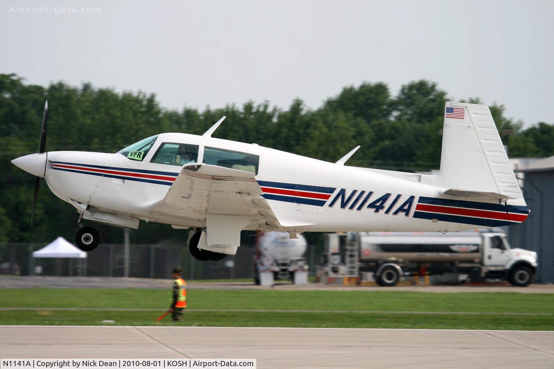 N1141A, 1981 Mooney M20J 201 C/N 24-1164, KOSH