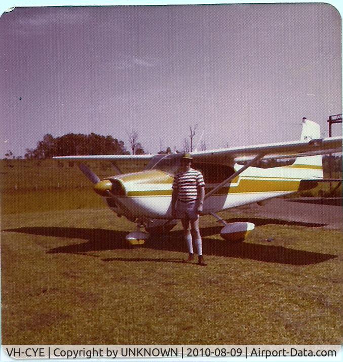 VH-CYE, 1959 Cessna 182B Skylane C/N 51906, PAINTED IN cESSNA 210 COLOURS IN 1977
