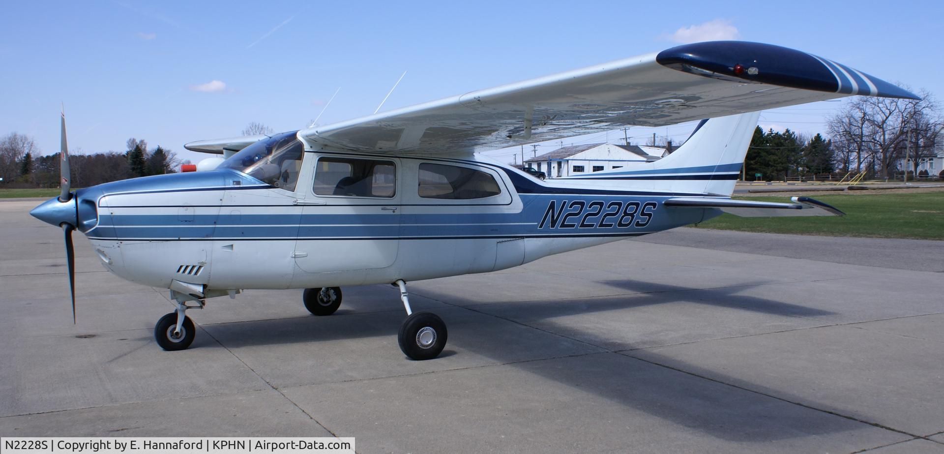 N2228S, 1976 Cessna 210L Centurion C/N 21061173, Ramp Photo