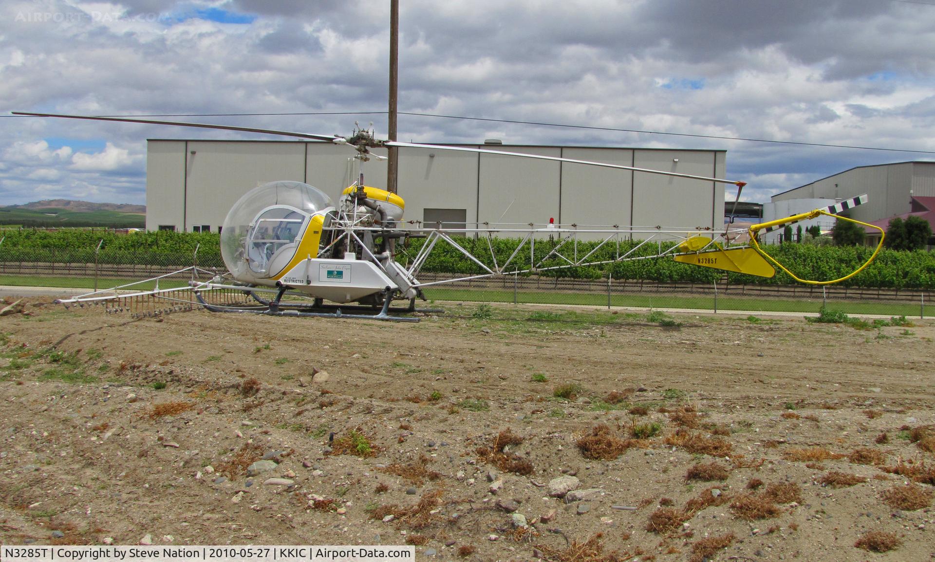N3285T, 1969 Bell 47G-5 C/N 7964, Soilserv/John Pryor Wilbur-Ellis 1969 Bell 47G-5 sprayer @ King City