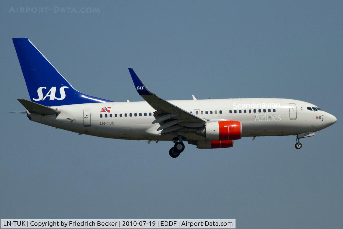LN-TUK, 2001 Boeing 737-705 C/N 29096, on final RW07R