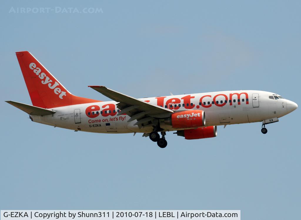 G-EZKA, 2003 Boeing 737-73V C/N 32422, Landing rwy 25R