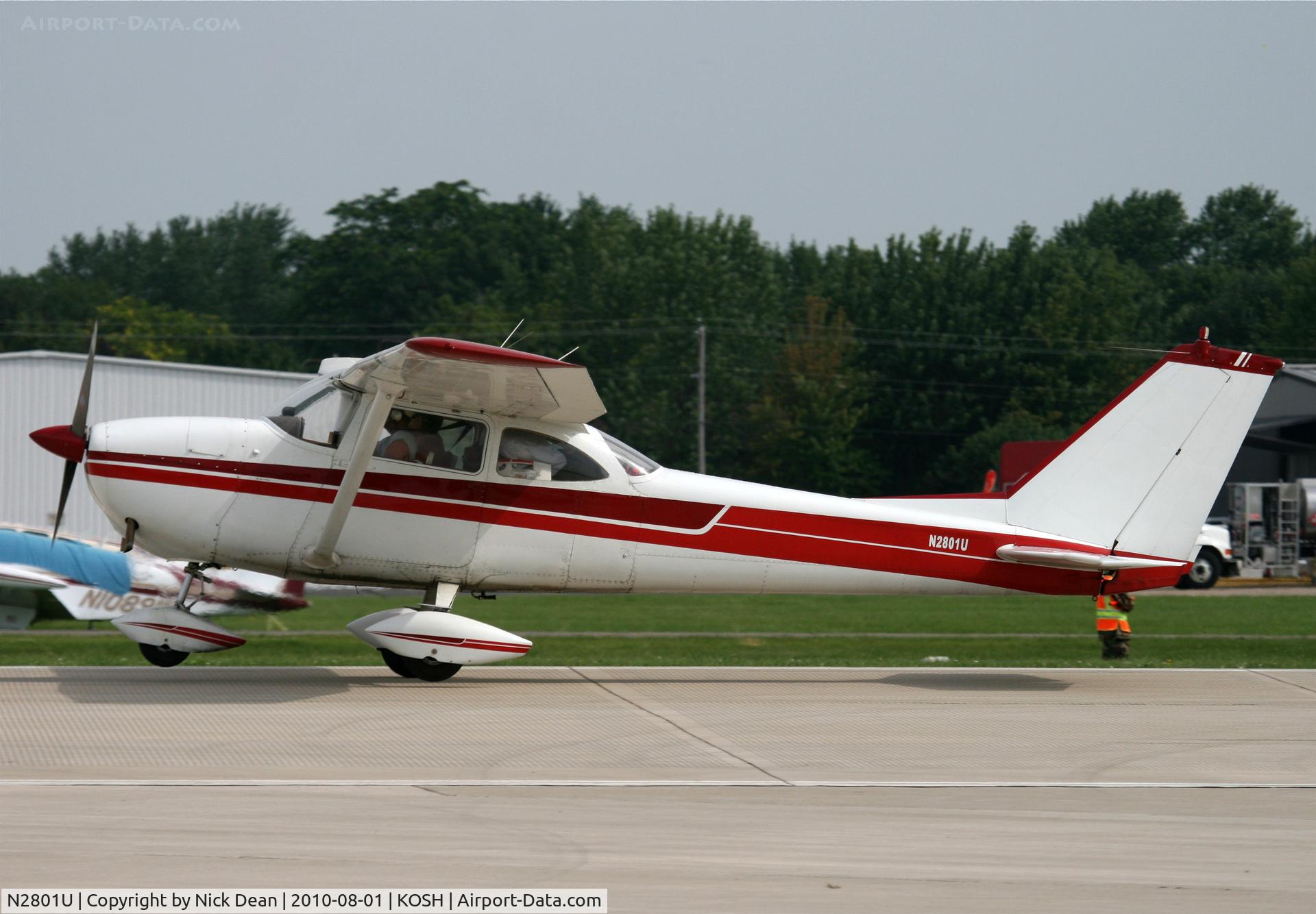 N2801U, 1963 Cessna 172D C/N 17250401, KOSH