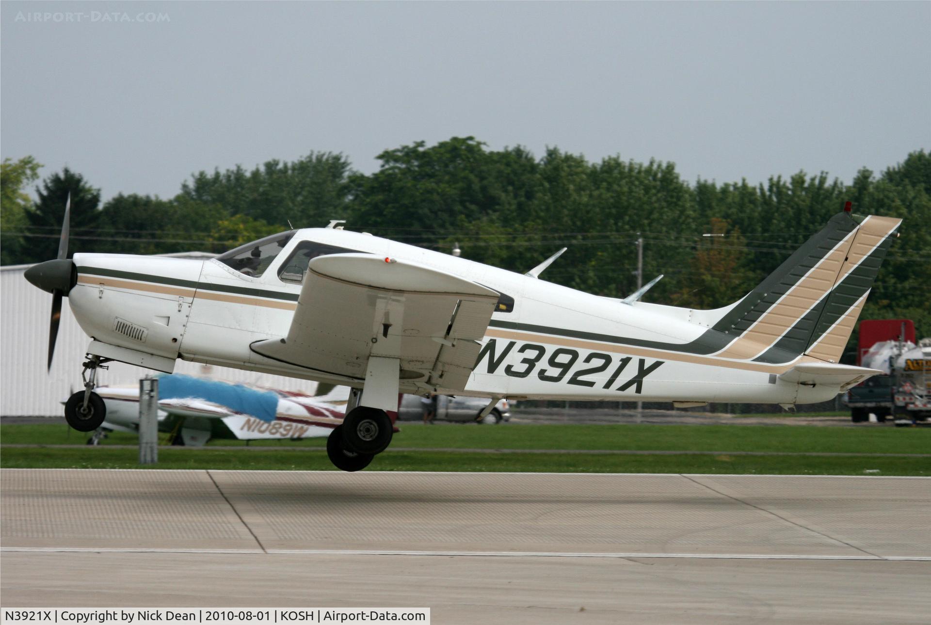 N3921X, 1975 Piper PA-28R-200 C/N 28R-7535353, KOSH