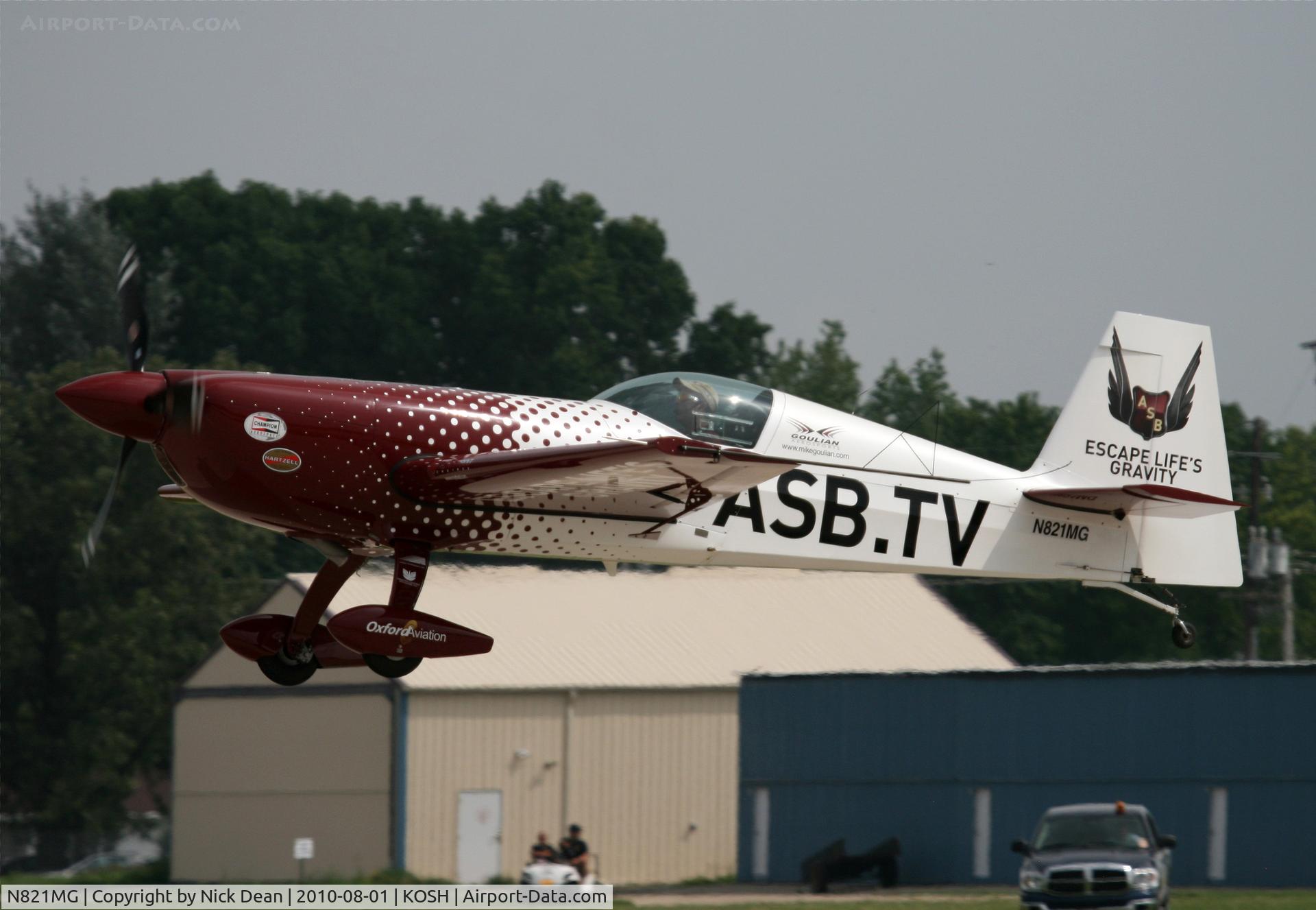 N821MG, 2009 Extra EA-300SC C/N SC010, KOSH