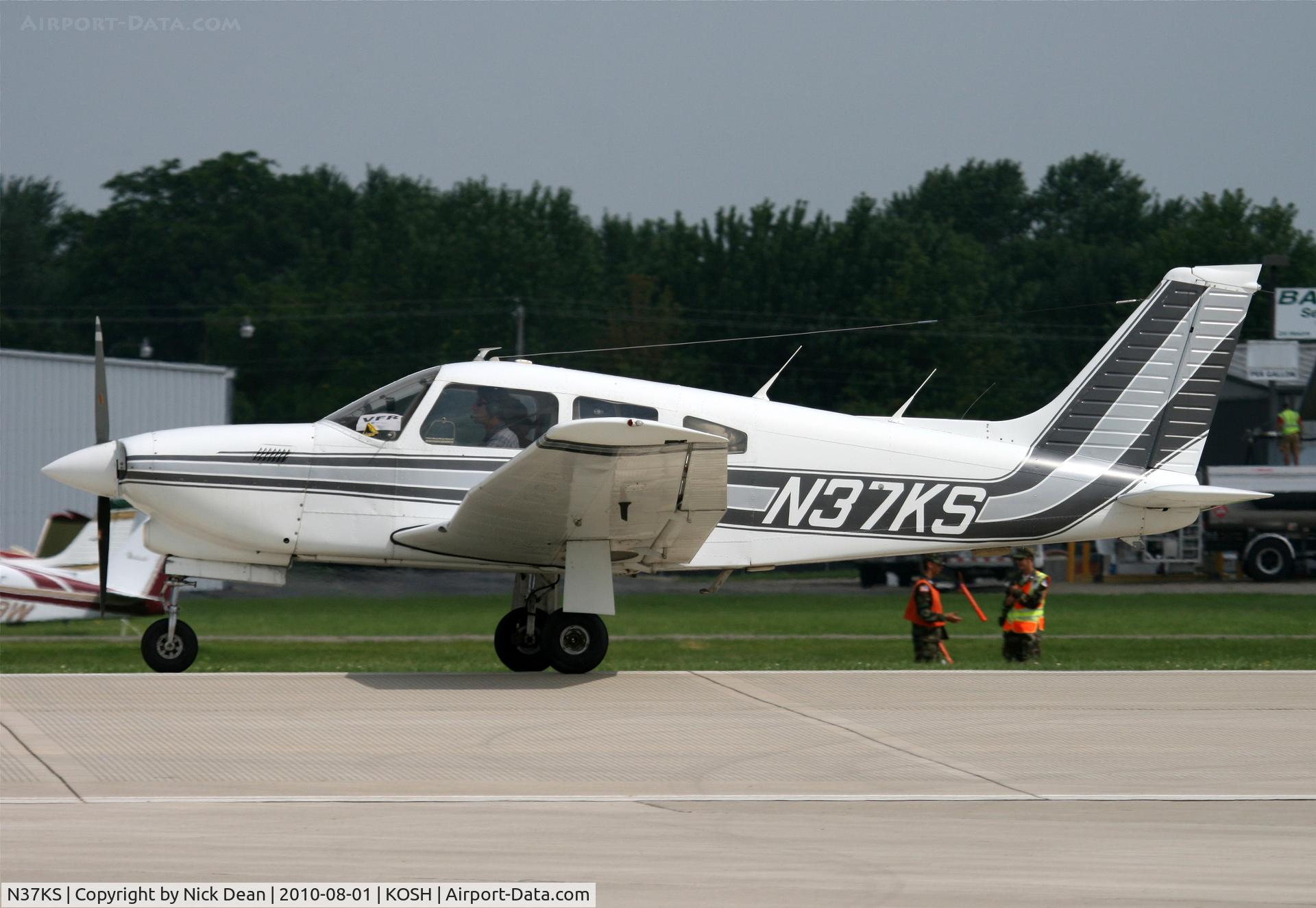 N37KS, 1977 Piper PA-28R-201T Cherokee Arrow III C/N 28R-7703257, KOSH