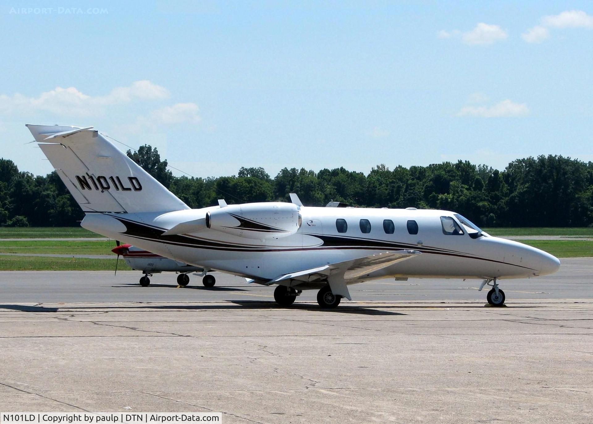 N101LD, Cessna 525 CitationJet CJ1+ C/N 525-0689, At Downtown Shreveport.