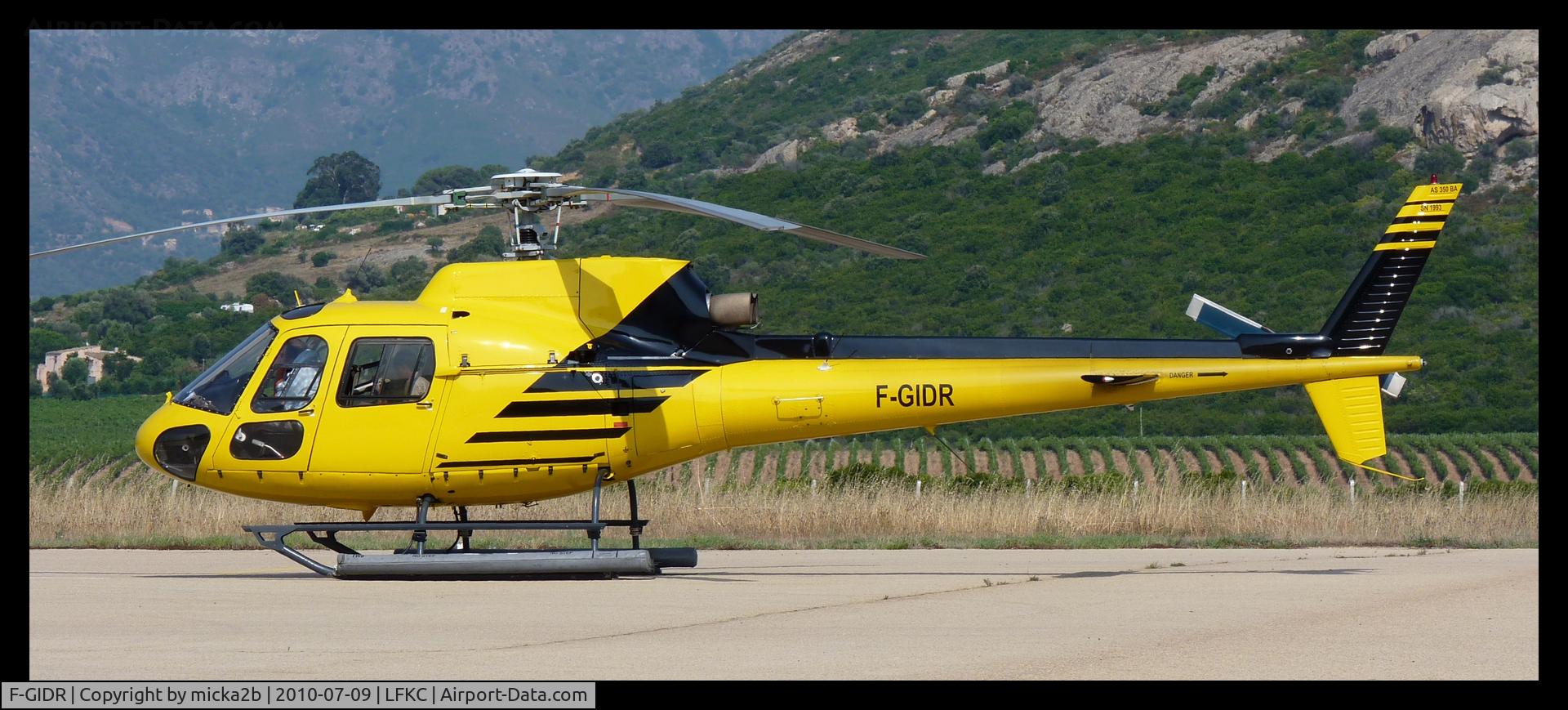 F-GIDR, Aerospatiale AS-350BA Ecureuil C/N 1993, Parked.