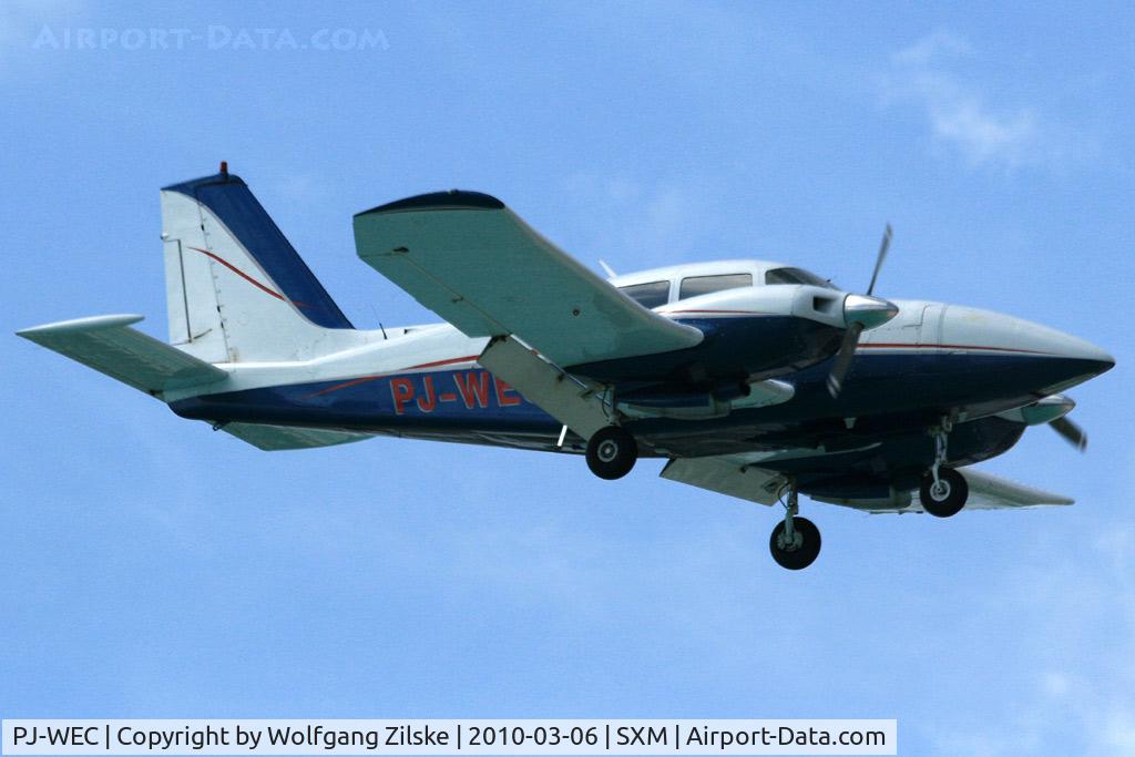 PJ-WEC, 1977 Piper PA-23-250 C/N 27-7854007, visitor