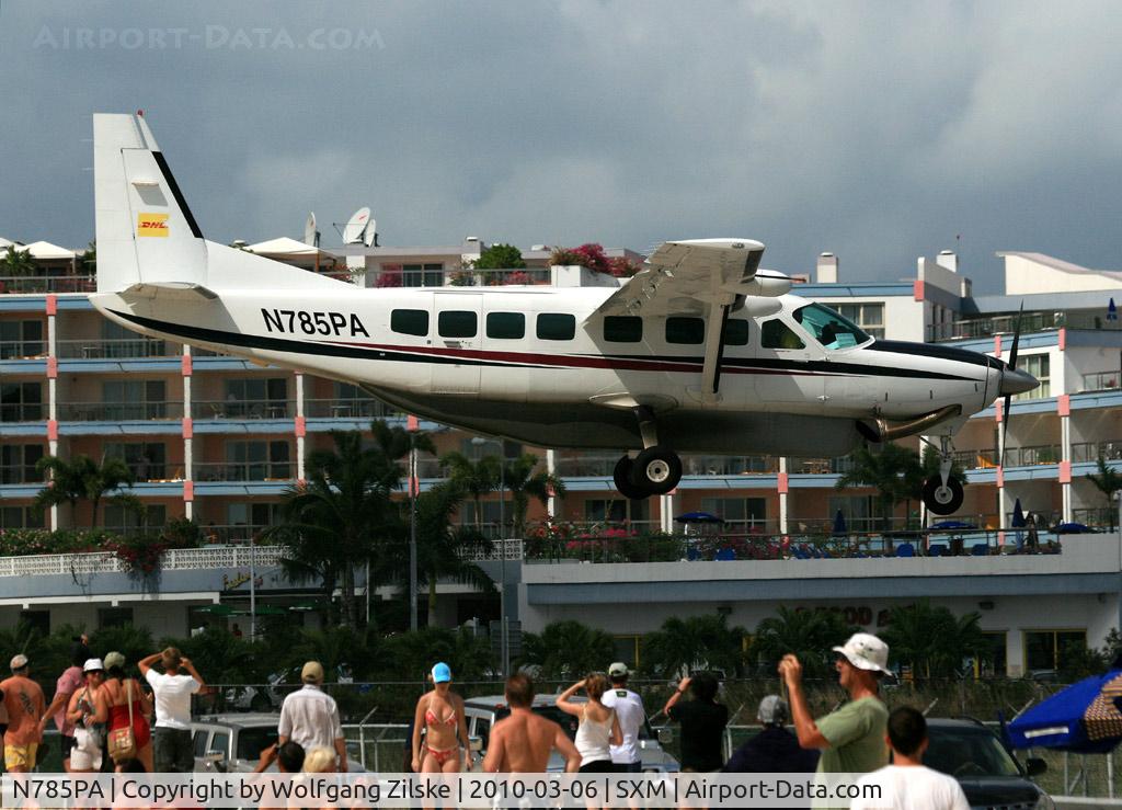 N785PA, 2002 Cessna 208B Grand Caravan C/N 208B-0994, Over famous Maho Beach